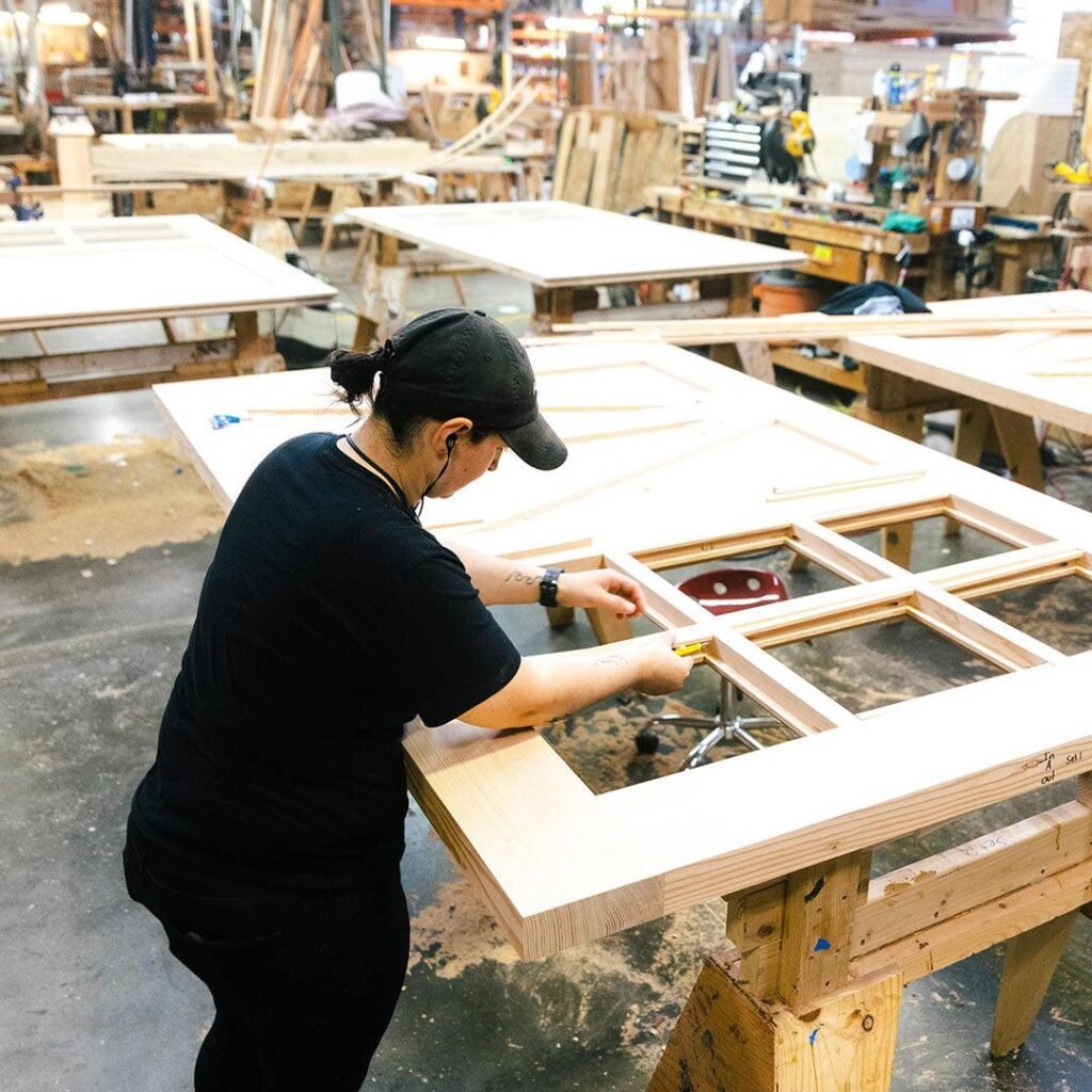 fabrication de menuiseries en bois, pvc et aluminium