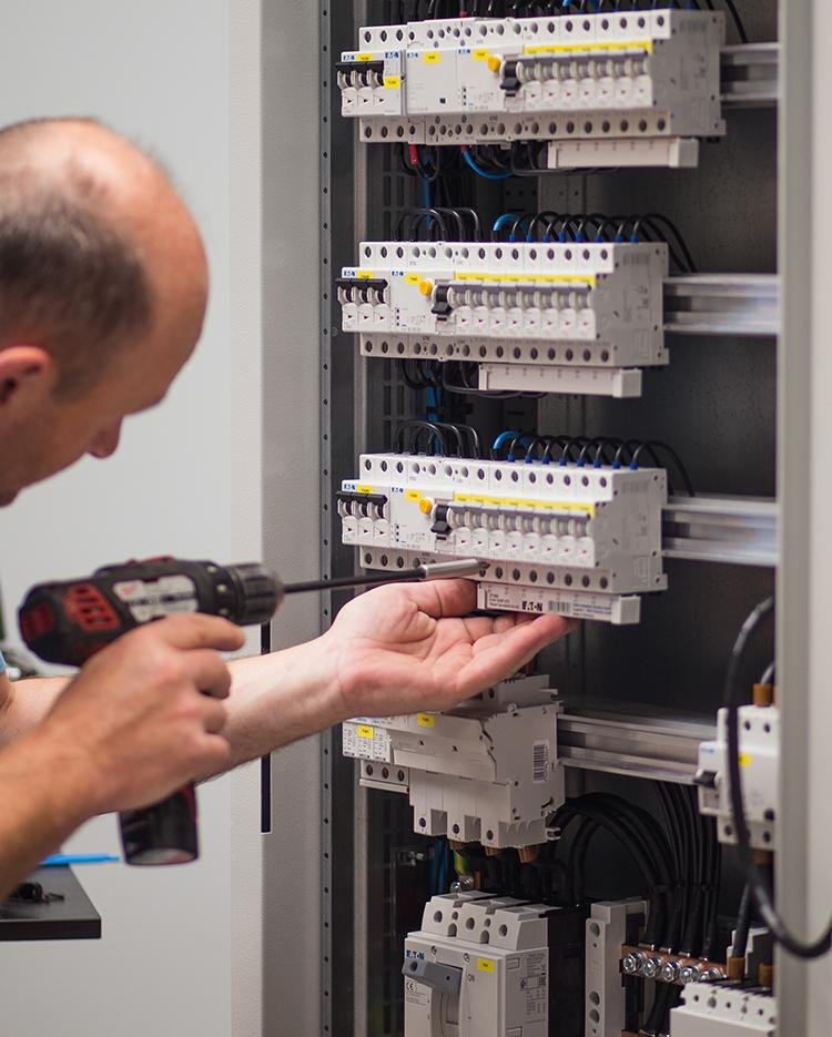rénovation et mise aux normes des tableaux électriques
