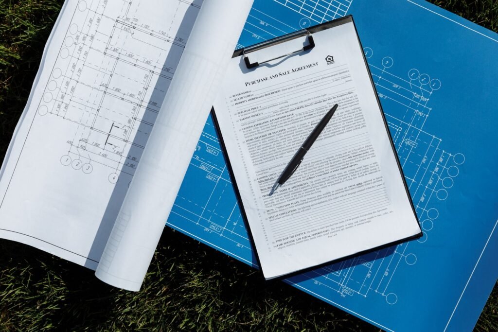 devis travaux gratuit, contrat et plans de bâtiment