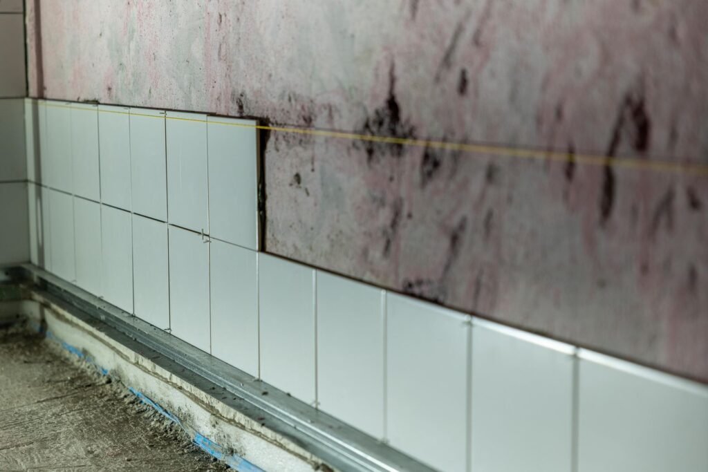 aménagement intérieur, cuisine et salle de bain en Île-de-France, pose de carrelage mural