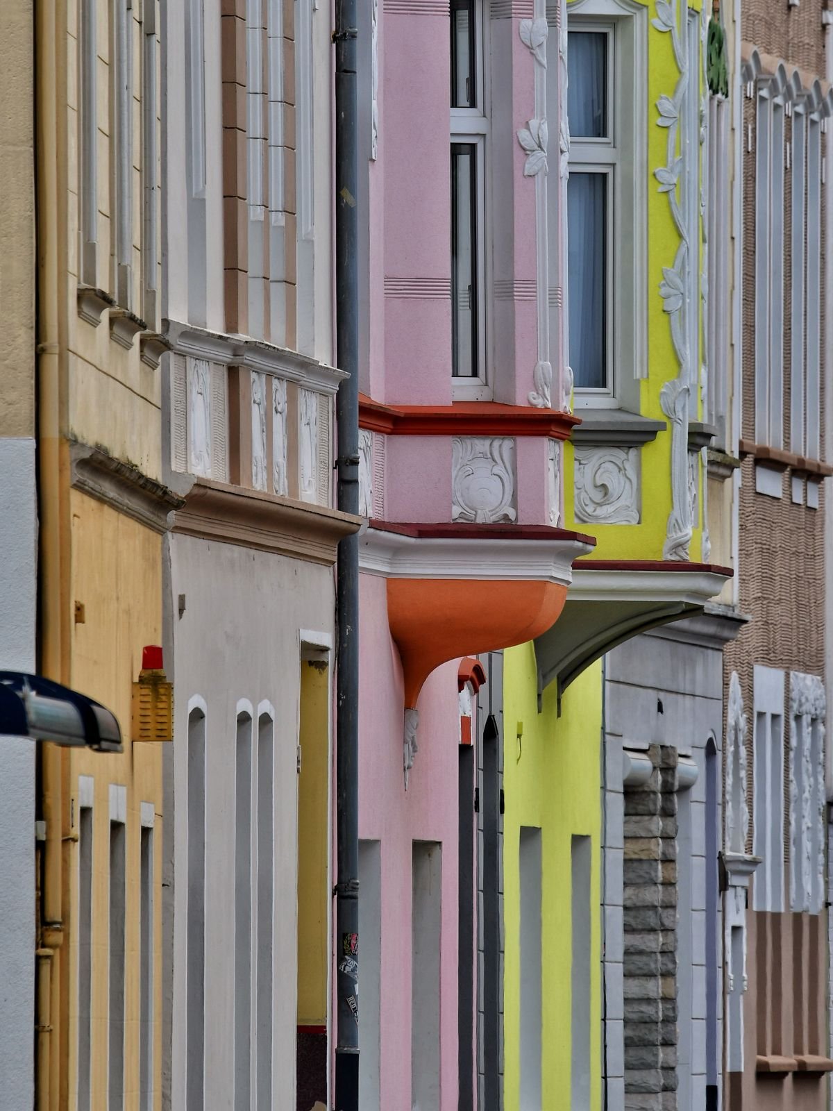 Façades colorées de maisons rénovées – Ravalement de façade en Seine-et-Marne (77)