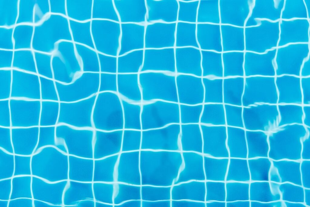 Vue de dessus de carrelage bleu de piscine