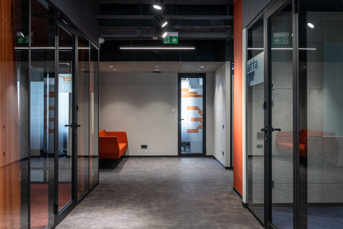 Rénovation générale à Paris et en Île-de-France rénovation de bureaux modernes dans le Val-d'Oise