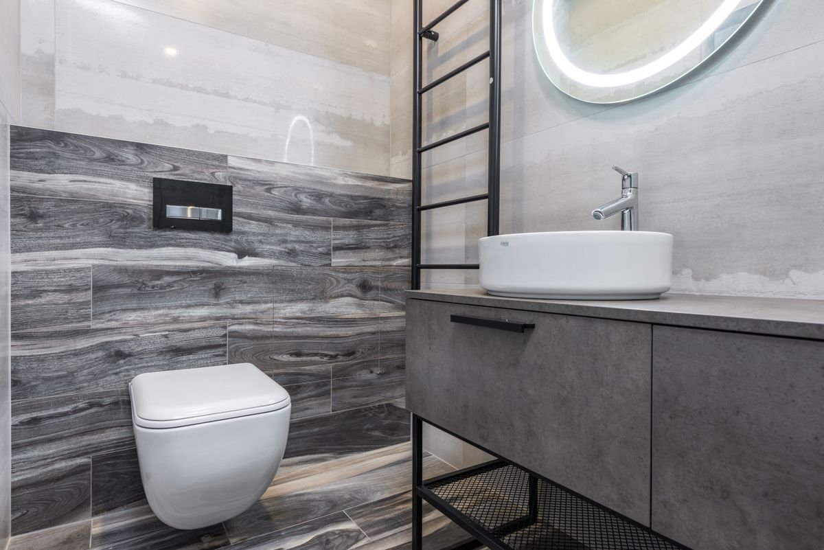 Artisans et métiers du bâtiment à Paris et en Île-de-France WC separe moderne apres renovation – Peintre en bâtiment dans le Val-de-Marne (94)