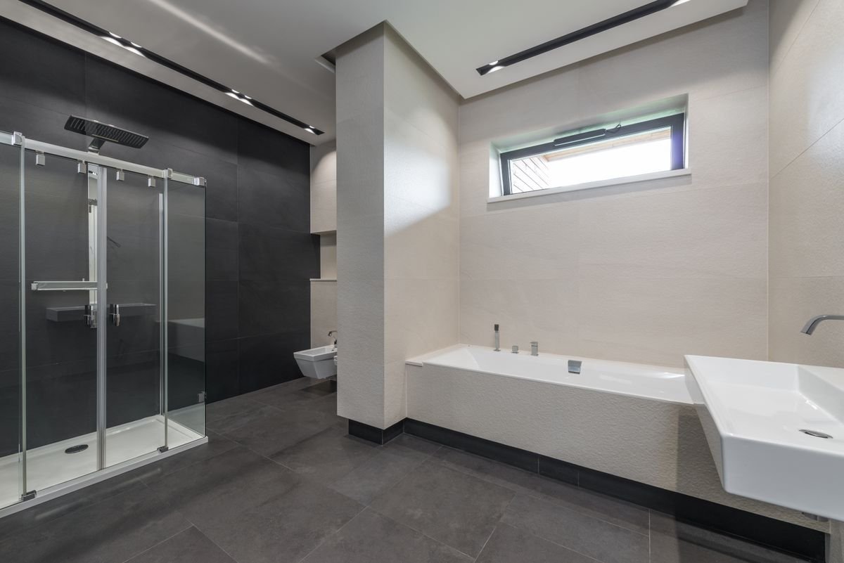 Artisans et métiers du bâtiment à Paris et en Île-de-France Douche moderne adaptee a un banc de douche – Carreleur dans le Val-de-Marne (94)
