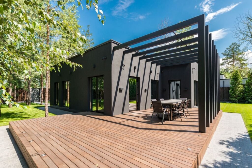 Terrasse extérieure d'une maison avec dallage